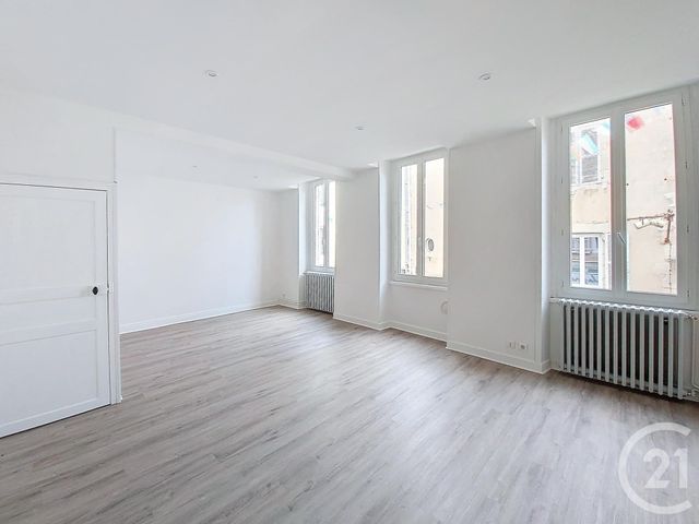 Appartement F3 à louer - 3 pièces - 79.8 m2 - GANNAT - 03 - AUVERGNE - Century 21 Lefèbvre Immobilier